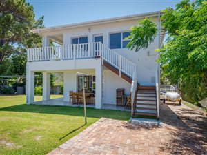 2 Bed Apartment in Constantia