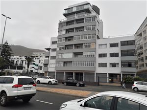 2 Bed Apartment in Sea Point