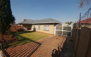 3 Bedroom House in Wannenburghoogte