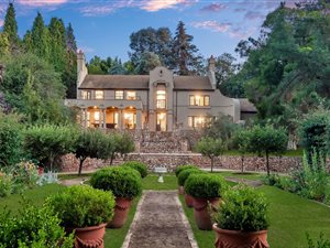 5 Bed House in Westcliff
