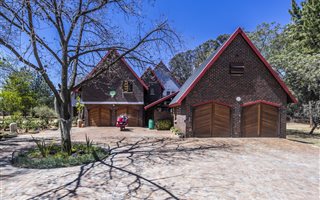 4 Bedroom House in Valley Settlements AH