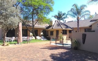 9 Bed, Bed and Breakfast in Eldoraigne