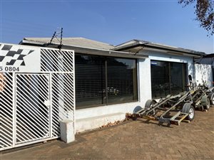 300 m² Commercial space in Newlands