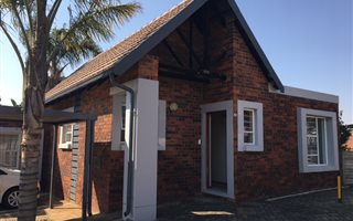2 Bedroom Simplex in Glen Marais