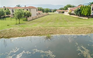 750 m² Land available in Westlake Estate