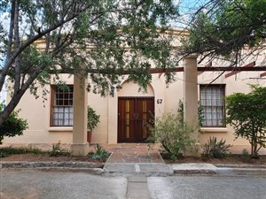 6 Bed House in Graaff Reinet