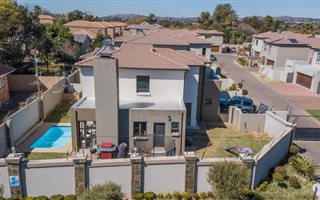 3 Bedroom Cluster in Radiokop