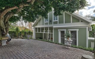 4 Bedroom House in Three Anchor Bay