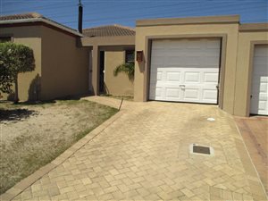 3 Bedroom House in Eikenbosch
