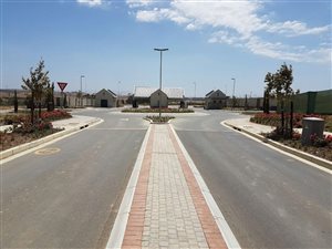 740 m² Land available in Graanendal