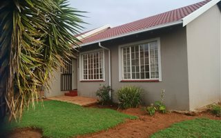2 Bedroom Townhouse in Roodepoort West