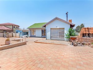 3 Bed House in Rhodesfield