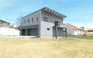 3 Bedroom House in Wavecrest