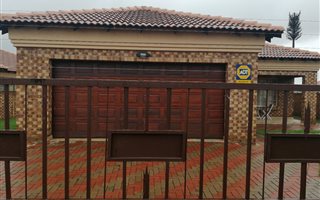 3 Bedroom House in Aerorand