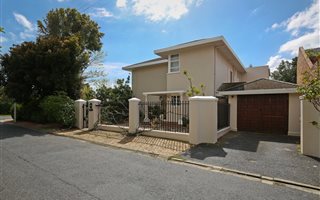 5 Bedroom House in Rondebosch