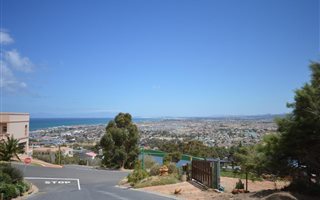 1035 m² Land available in Gordons Bay Central
