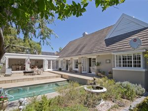 5 Bed House in Tokai