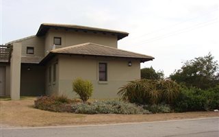 2 Bedroom House in Hartenbos Landgoed