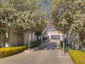 5 Bed Cluster in Dunkeld West