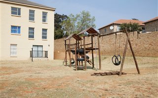 2 Bedroom Apartment in Kloofendal