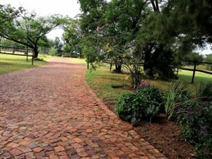 9233 m² Land available in Bridle Park AH