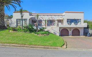 4 Bedroom House in Heldervue