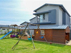 5 Bed House in Hazeldean (Silverlakes Surroundings)