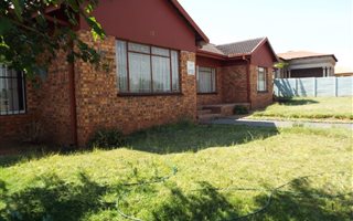 4 Bedroom House in Pine Ridge