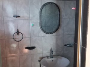1 Bed Garden Cottage in Carrington Heights