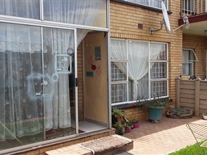 2 Bed Apartment in Vanderbijlpark CE2