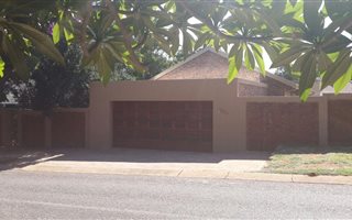 3 Bedroom House in Magalieskruin