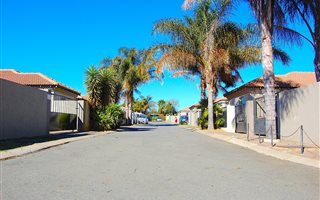 2 Bedroom Townhouse in Krugersdorp West