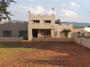 8.5 ha Farm in Kameeldrift West