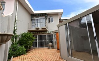 3 Bedroom Townhouse in Universitas