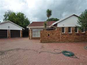 4 Bed House in Falcon Ridge