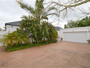 4 Bed House in Flamingo Vlei