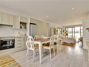 2 Bed Apartment in Franschhoek