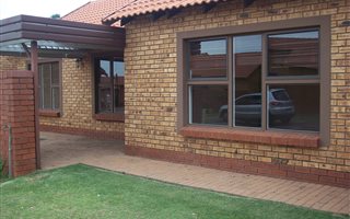 2 Bedroom Townhouse in Willow Park Manor