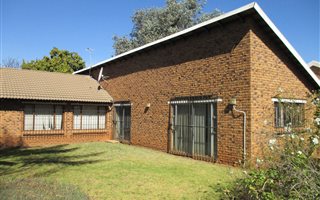 250 m² Commercial space in Halfway House