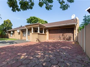 4 Bed House in Meerensee