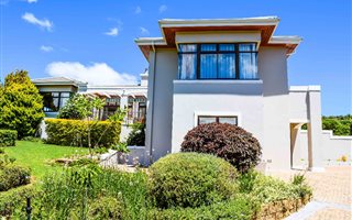 3 Bedroom House in Erinvale Estate