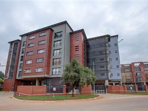 3 Bed Apartment in Die Hoewes