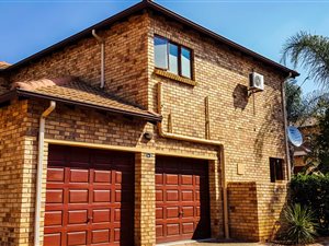 4 Bed Duplex in Willowbrook