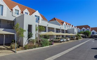 3 Bedroom Apartment in Gordons Bay Central