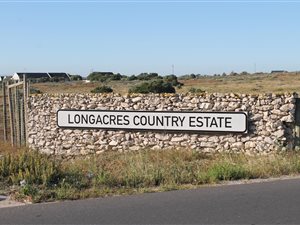 4.5 ha Land available in Long Acres