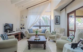 3 Bedroom Simplex in Glen Hills