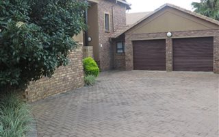 3 Bedroom House in Monavoni
