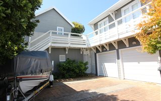 3 Bedroom House in Thesen Islands