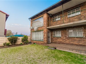 2 Bed Apartment in Westdene