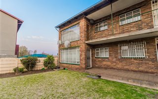 2 Bedroom Apartment in Westdene